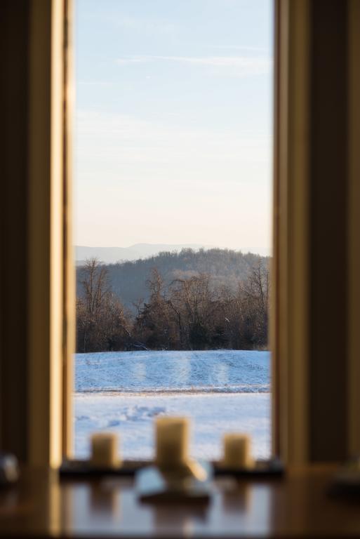 Antietam Overlook Farm Sharpsburg Room photo